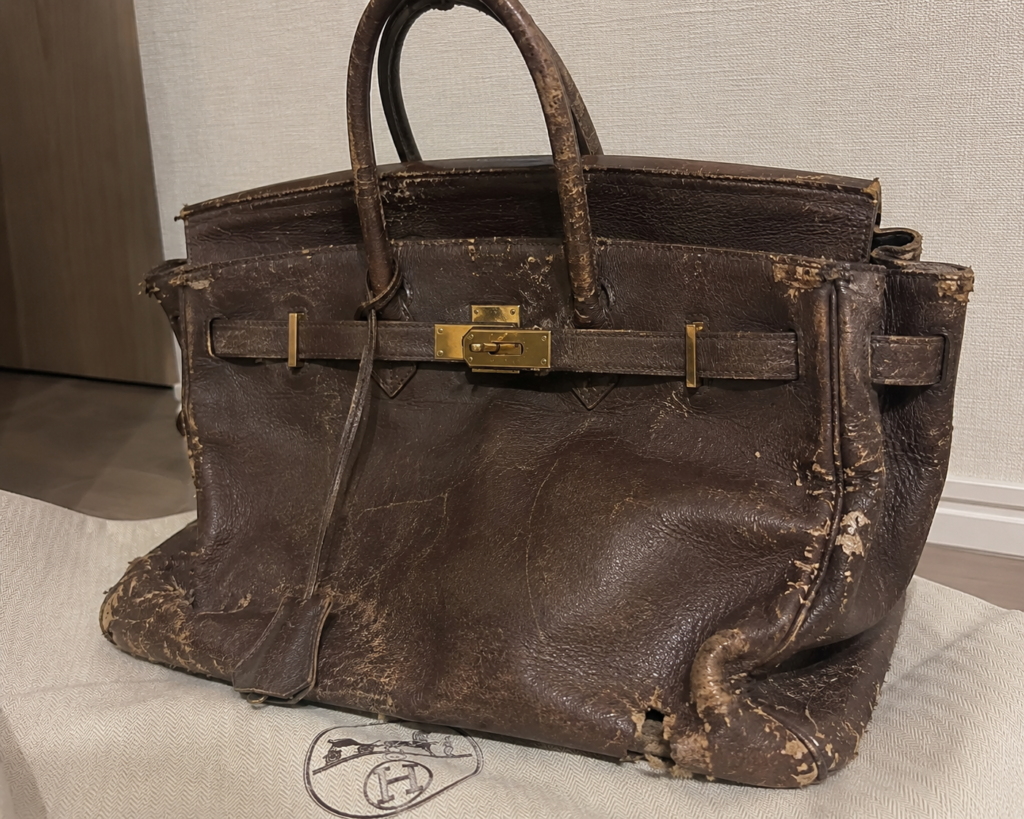 ボロボロの茶色のエルメス・バーキン