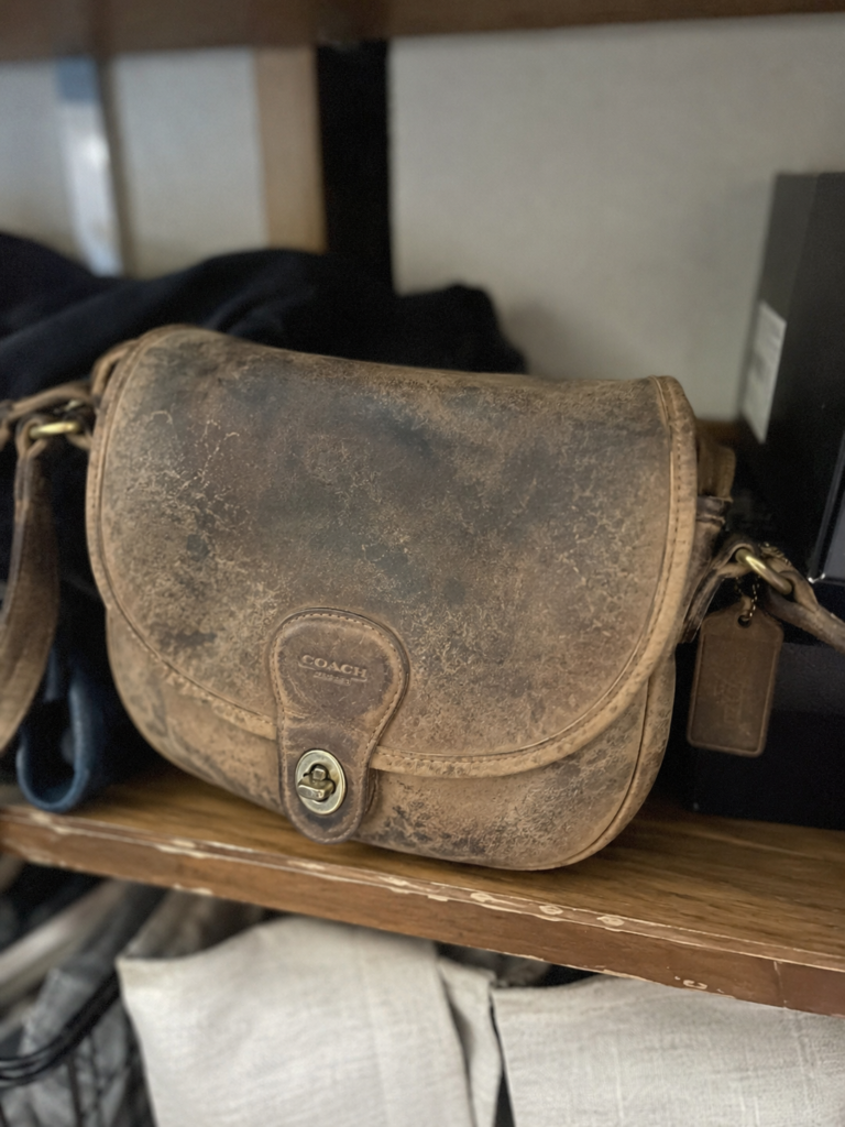 擦れと汚れで傷んだCOACH「Saddle Bag」が美しく復活